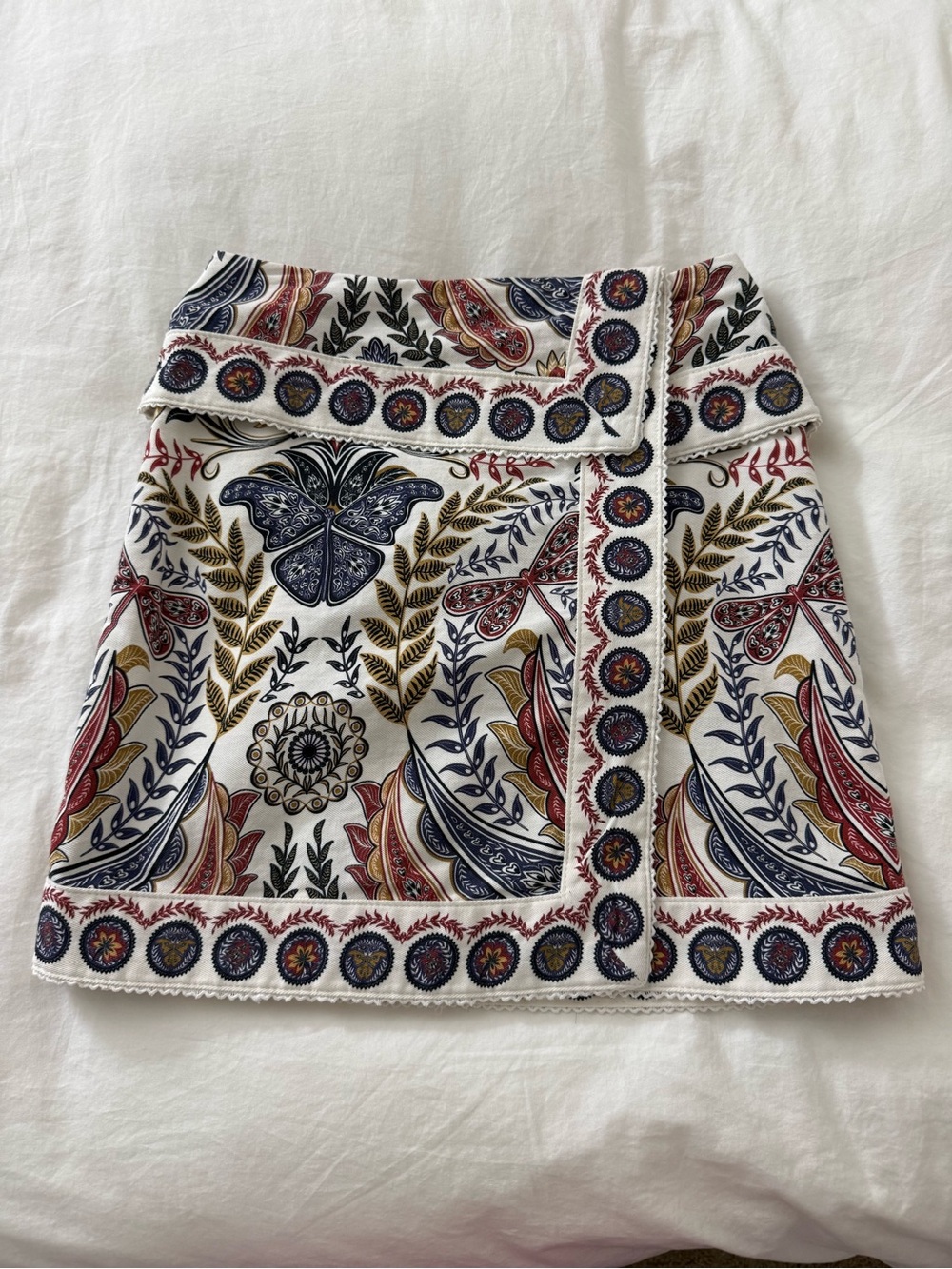 FARM Rio White Mini Skirt with Red, Navy and Gold Paisley Print